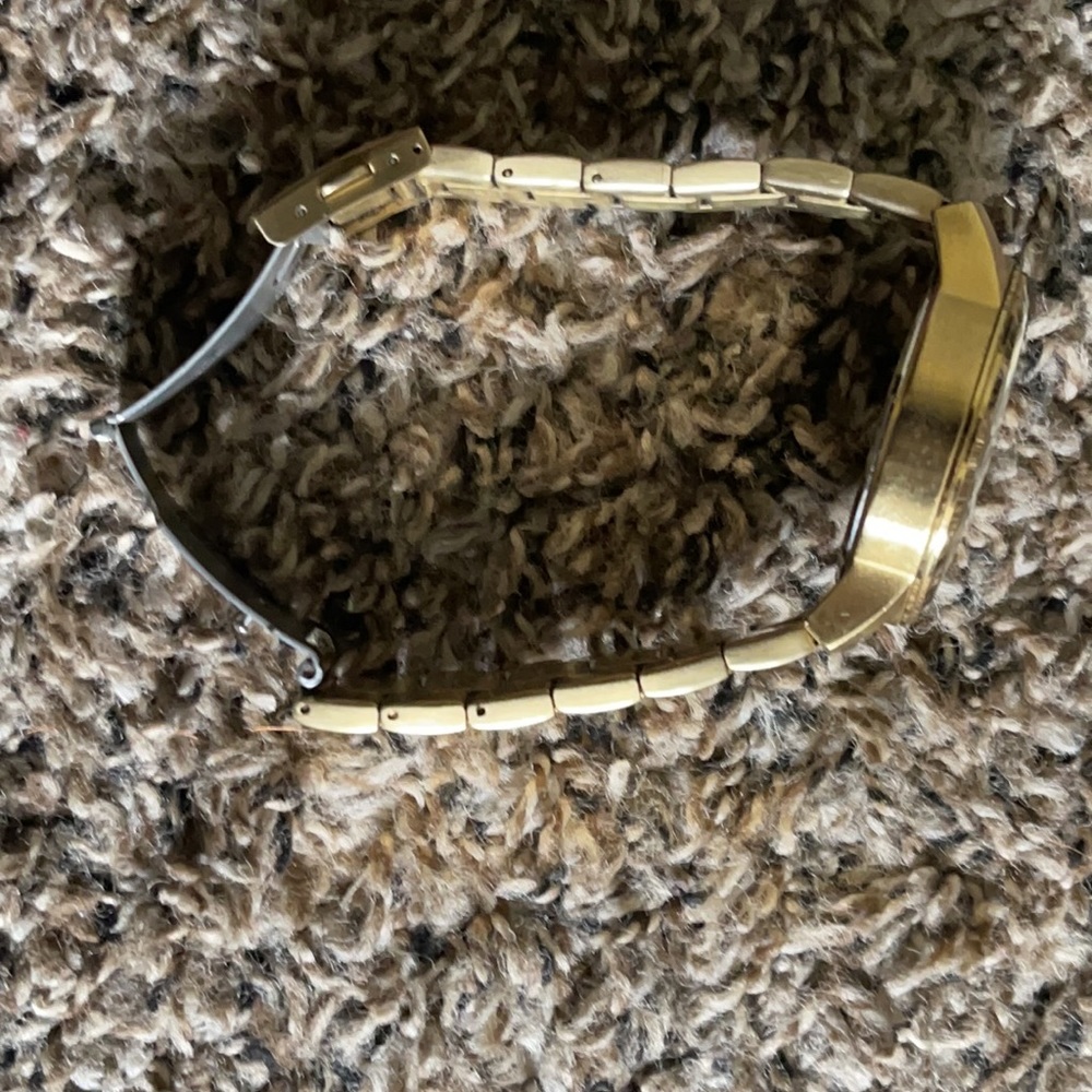 Guess Watch-Needs Batt - Picture 3 of 3